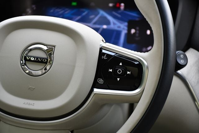 2025 Volvo XC60 B5 Plus