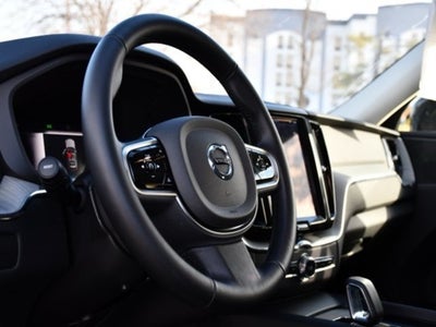 2025 Volvo XC60 B5 Plus