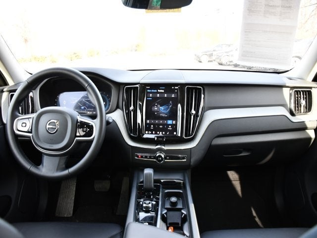 2025 Volvo XC60 B5 Plus