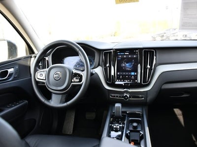 2025 Volvo XC60 B5 Plus