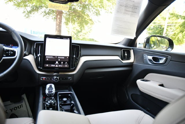 2026 Volvo XC60 B5 Plus