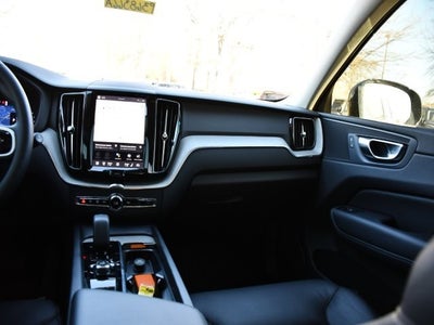 2025 Volvo XC60 B5 Plus