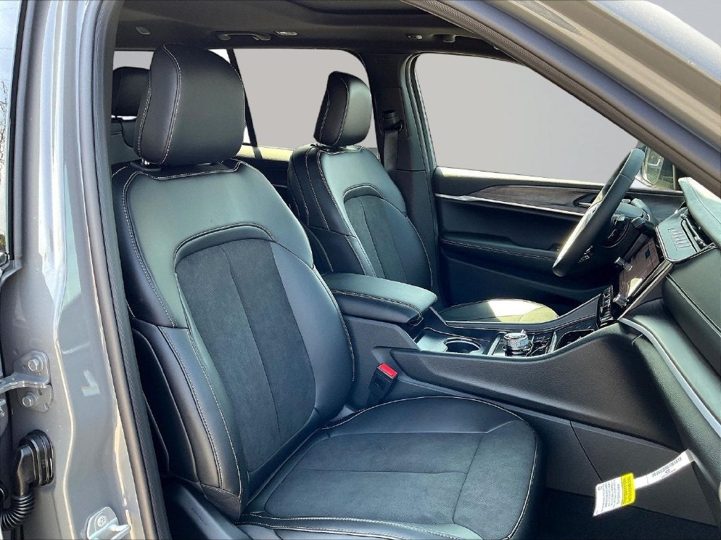 2027 Jeep Grand Cherokee Altitude