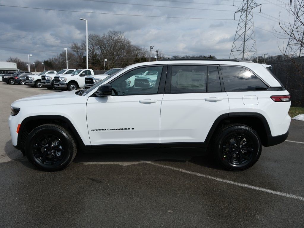 2026 Jeep Grand Cherokee Laredo Altitude