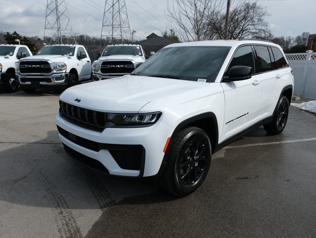 2026 Jeep Grand Cherokee Laredo Altitude