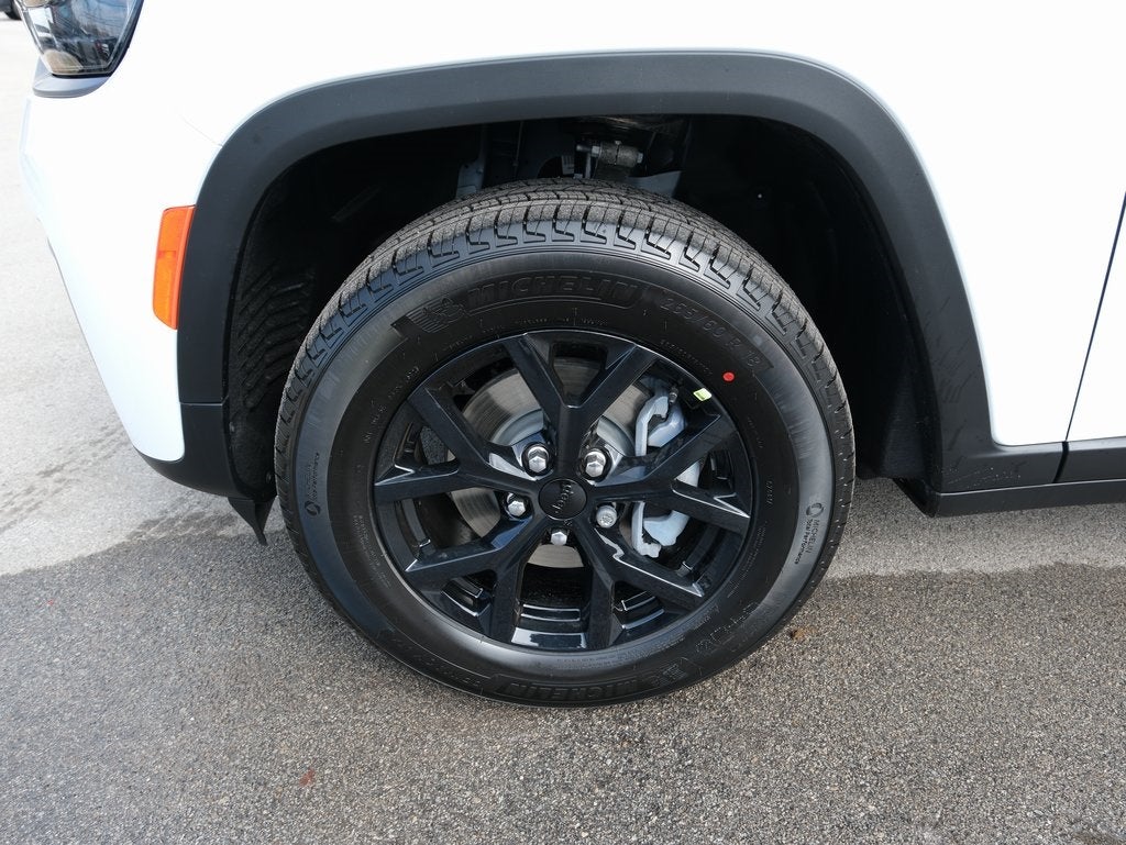 2026 Jeep Grand Cherokee Laredo Altitude