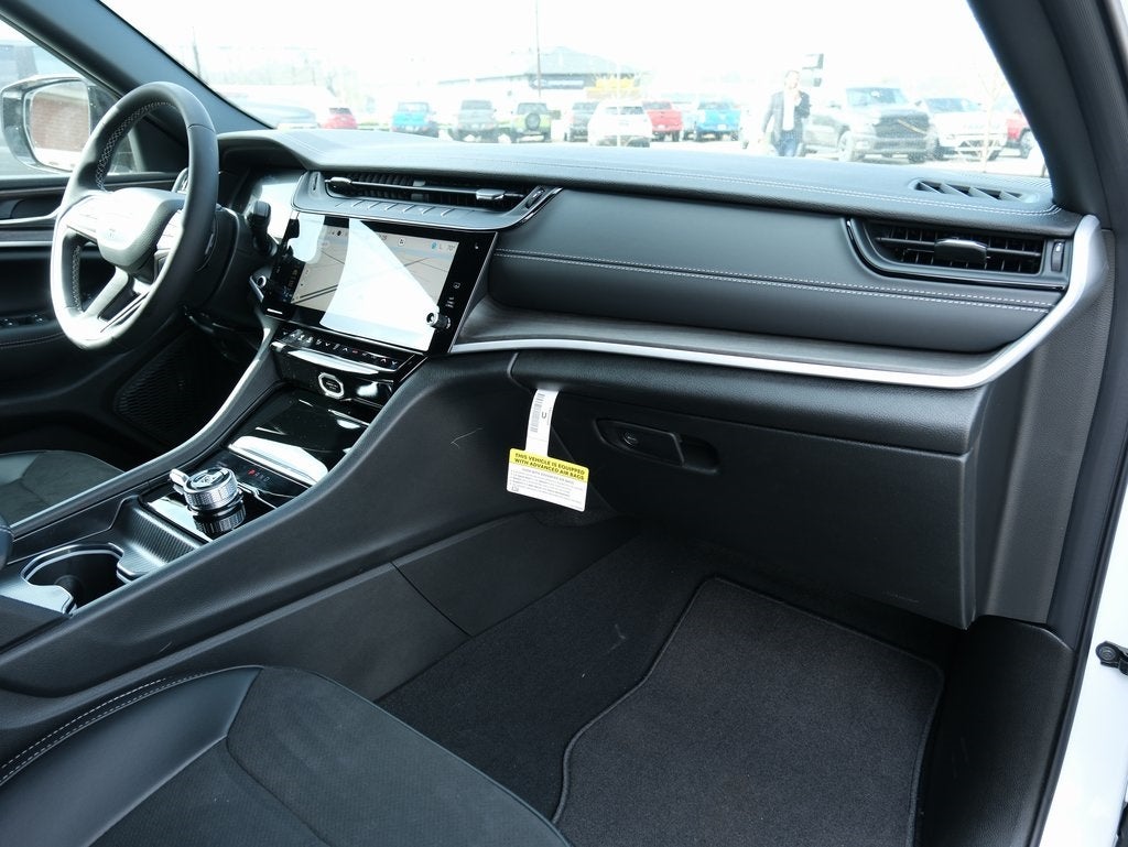 2026 Jeep Grand Cherokee Laredo Altitude