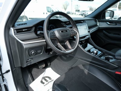 2026 Jeep Grand Cherokee Laredo Altitude