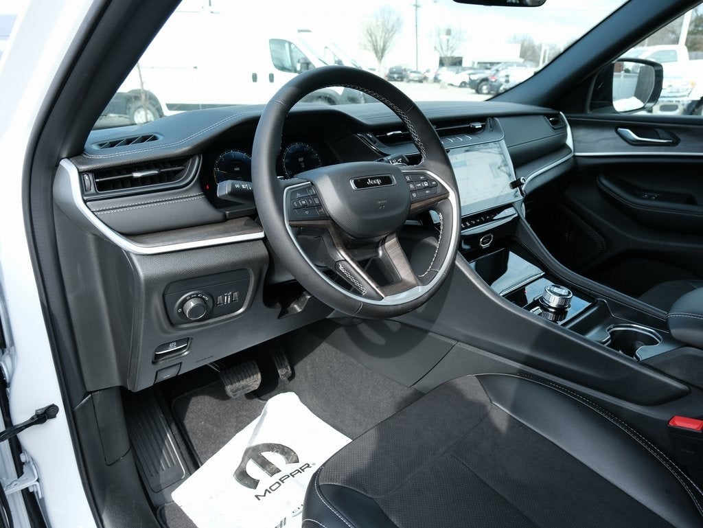 2026 Jeep Grand Cherokee Laredo Altitude