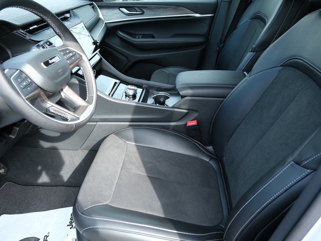 2026 Jeep Grand Cherokee Laredo Altitude