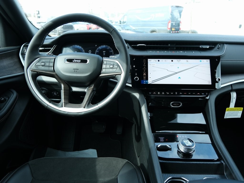 2026 Jeep Grand Cherokee Laredo Altitude