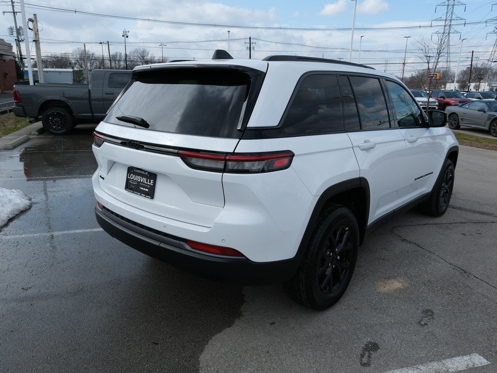 2026 Jeep Grand Cherokee Laredo Altitude