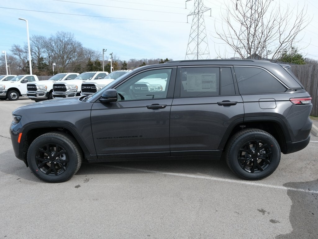 2026 Jeep Grand Cherokee Laredo Altitude