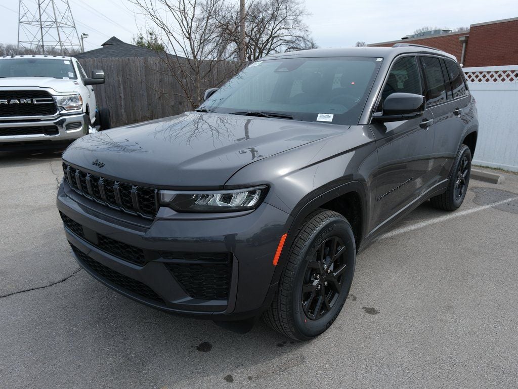 2026 Jeep Grand Cherokee Laredo Altitude