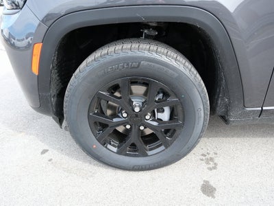 2026 Jeep Grand Cherokee Laredo Altitude