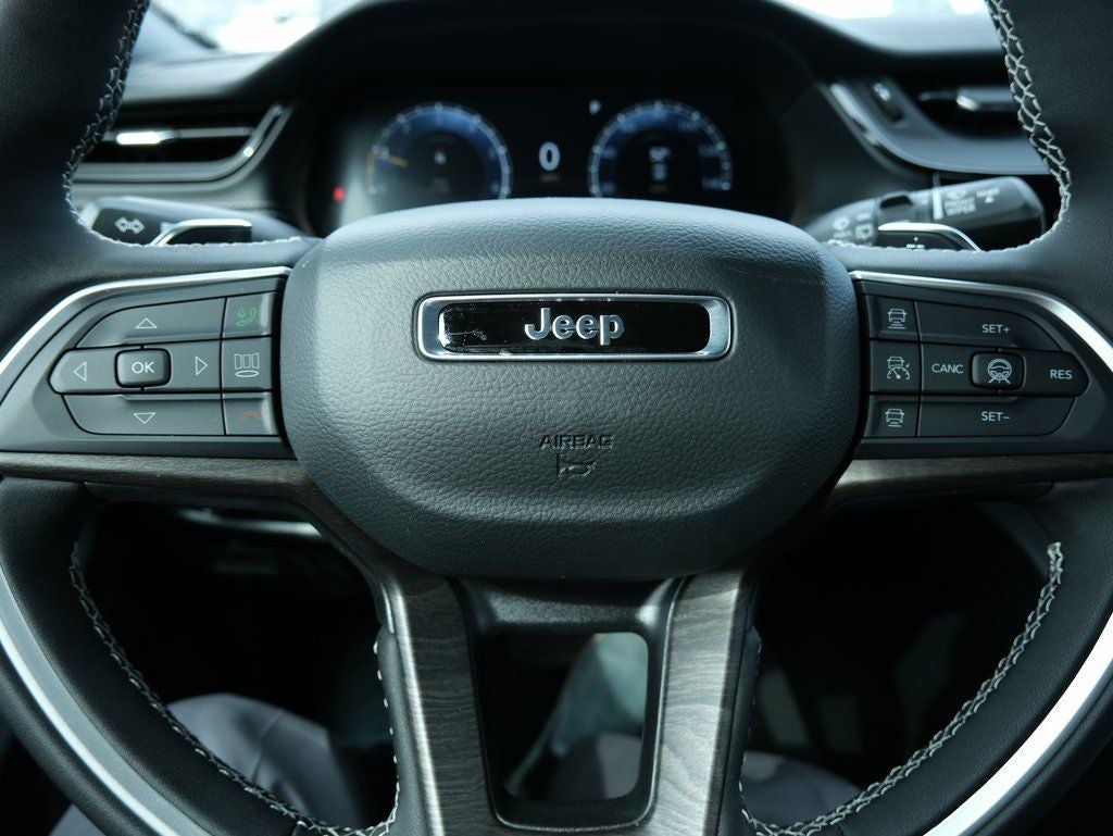 2026 Jeep Grand Cherokee Laredo Altitude