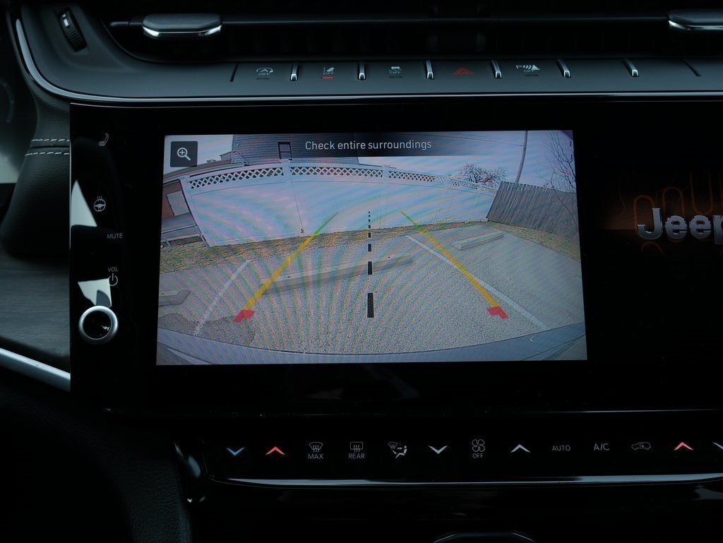 2026 Jeep Grand Cherokee Laredo Altitude