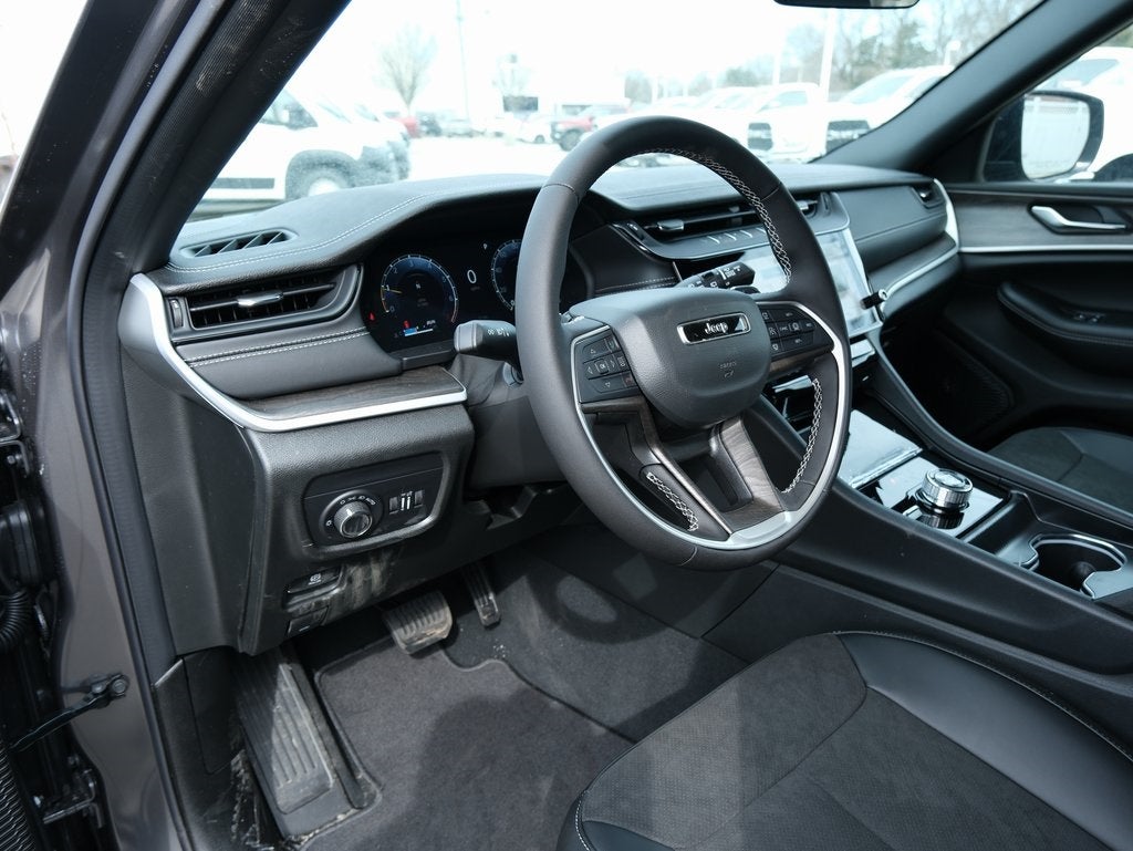 2026 Jeep Grand Cherokee Laredo Altitude