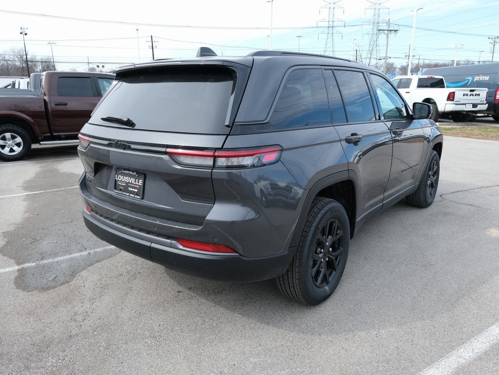 2026 Jeep Grand Cherokee Laredo Altitude