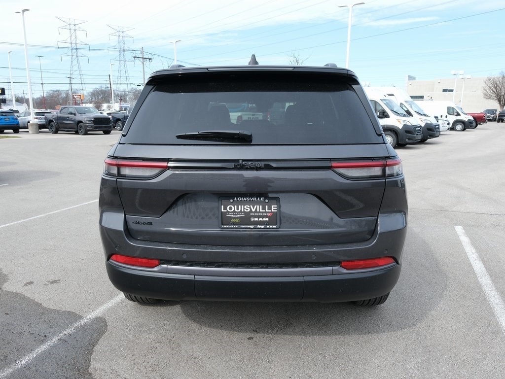 2026 Jeep Grand Cherokee Laredo Altitude