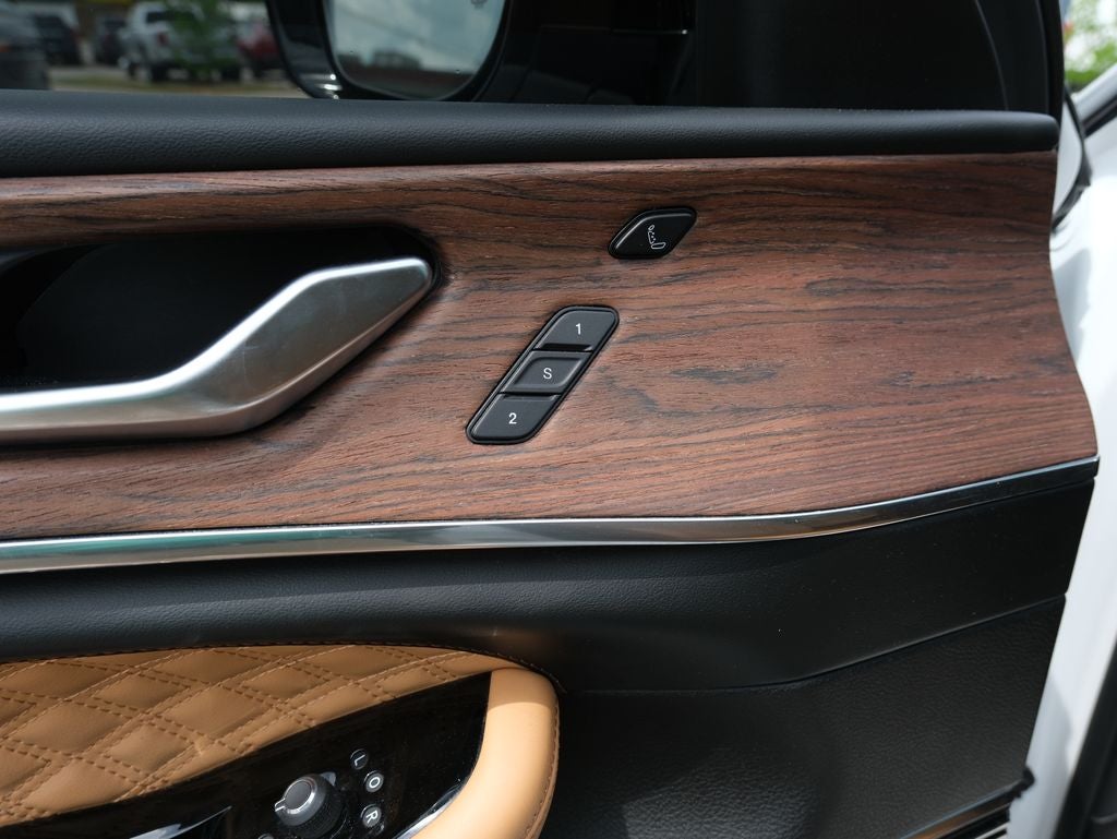 2023 Jeep Grand Cherokee Summit