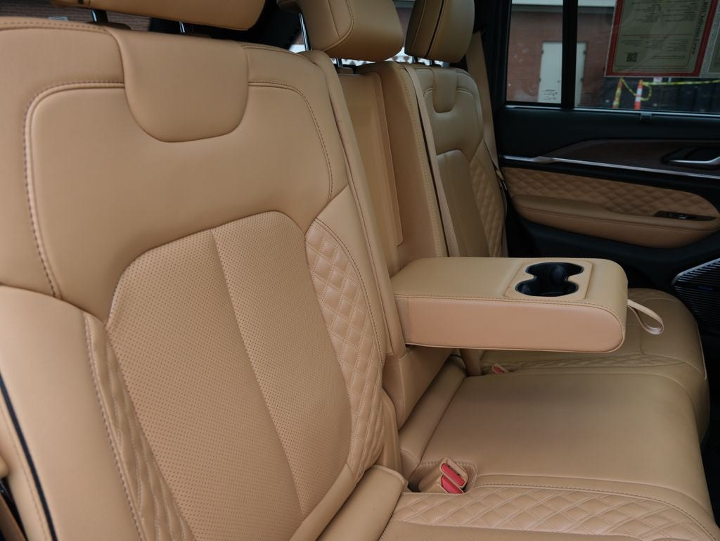 2023 Jeep Grand Cherokee Summit