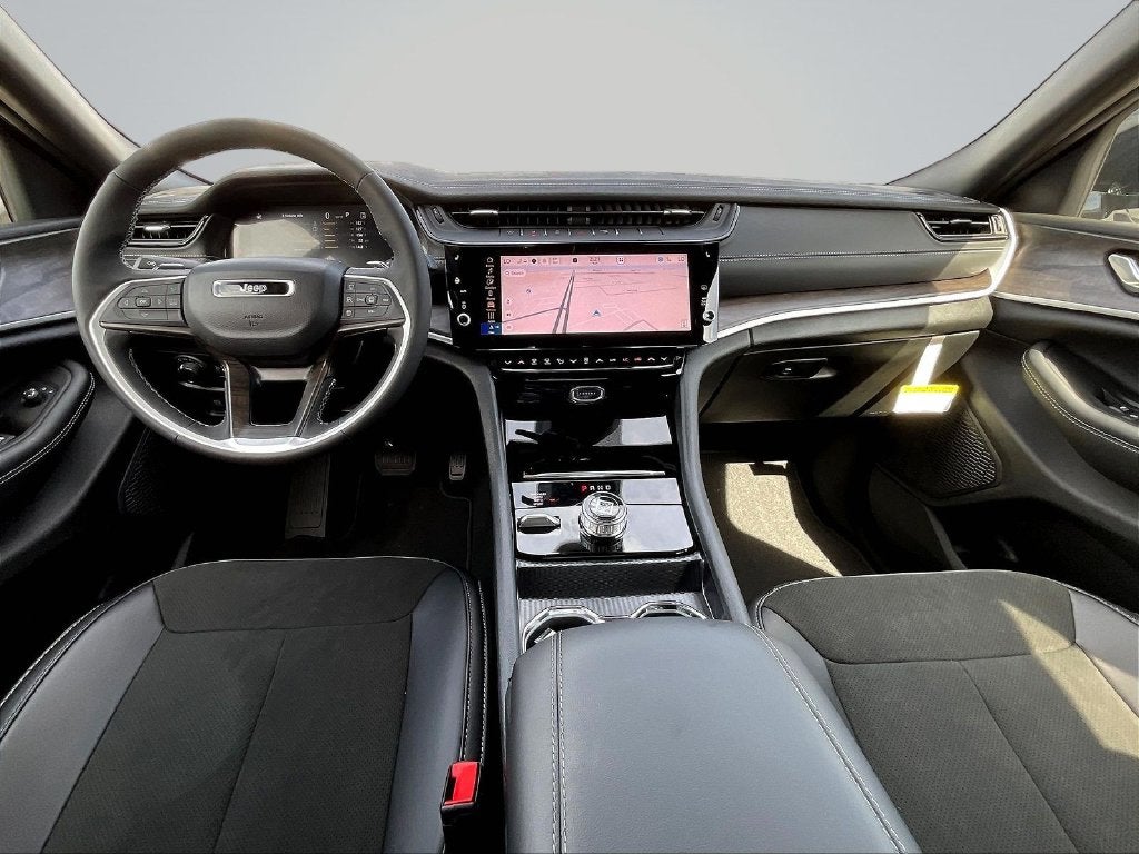 2027 Jeep Grand Cherokee L Laredo Altitude