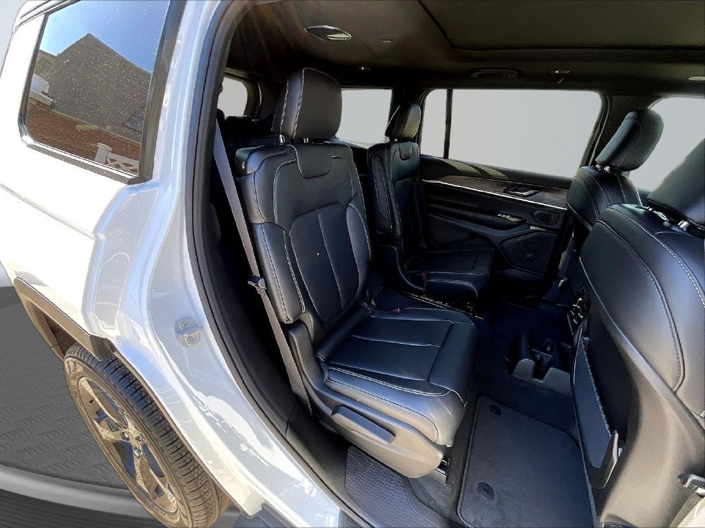 2027 Jeep Grand Cherokee L Limited Altitude