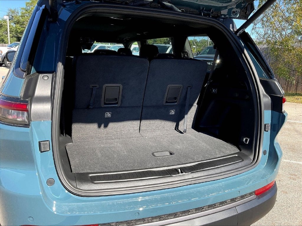2027 Jeep Grand Cherokee L Limited Altitude