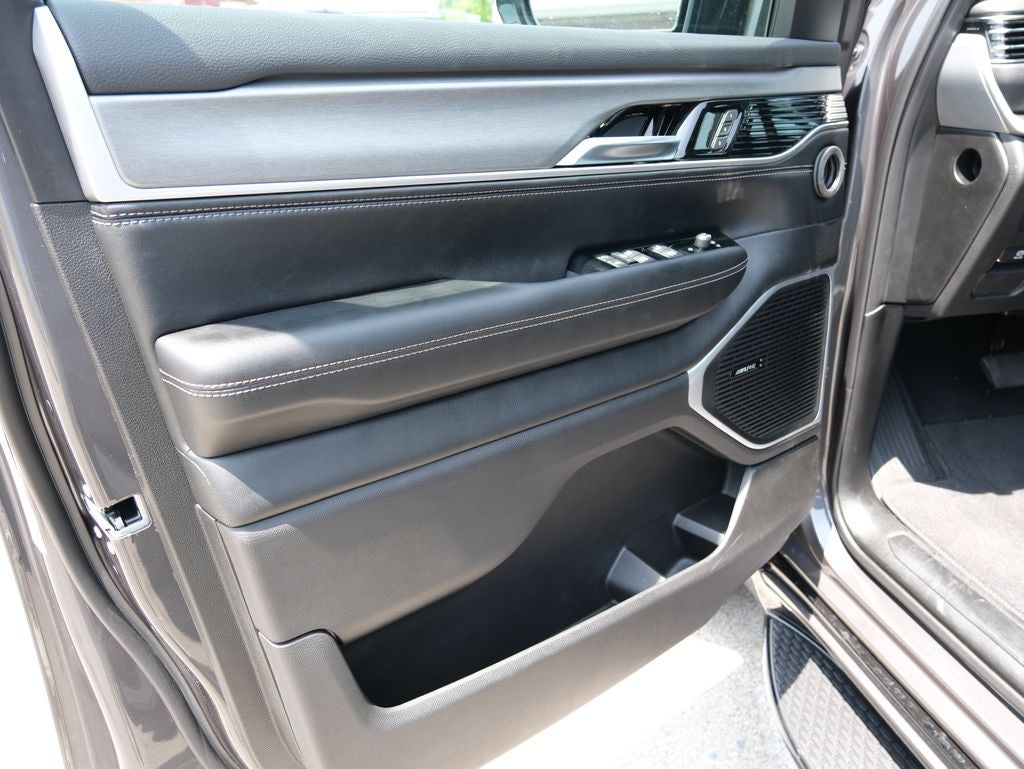 2026 Jeep Grand Wagoneer Base