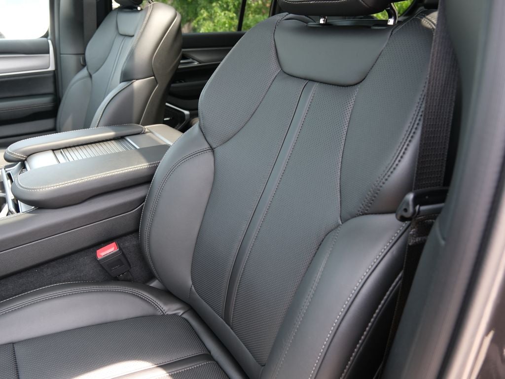 2026 Jeep Grand Wagoneer Base