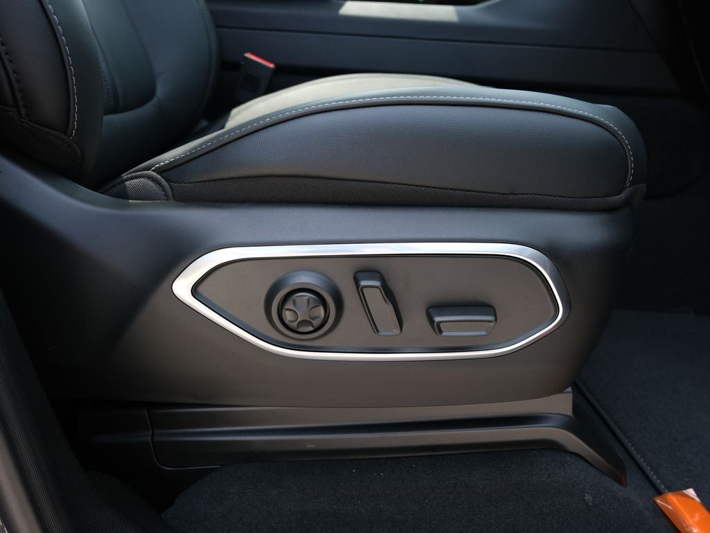 2026 Jeep Grand Wagoneer Base