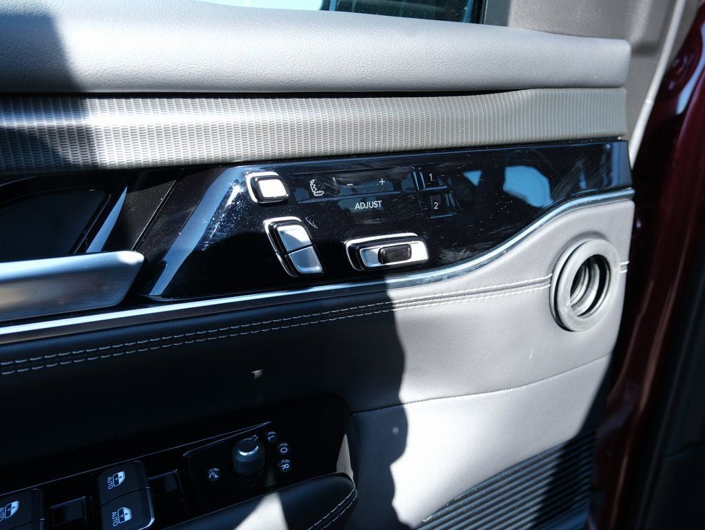 2026 Jeep Grand Wagoneer Summitt Obsidian