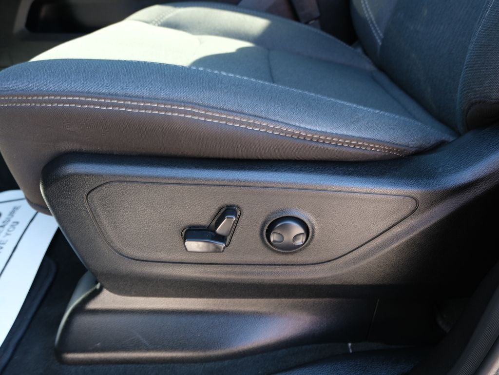 2022 RAM 1500 Big Horn/Lone Star Night Edition`