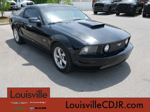 2005 Ford Mustang GT Deluxe