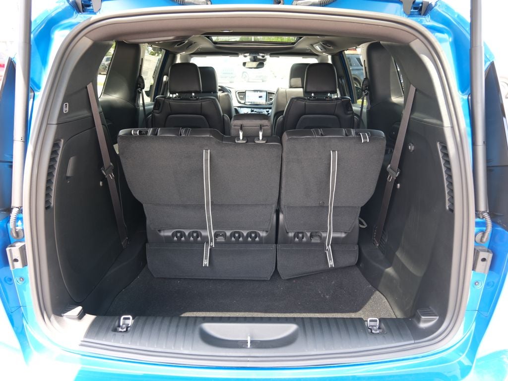 2027 Chrysler Pacifica Select
