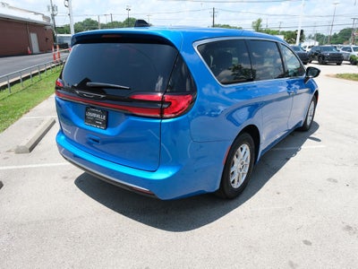 2027 Chrysler Pacifica Select