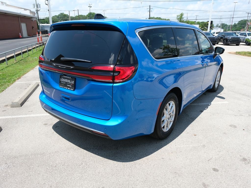2027 Chrysler Pacifica Select