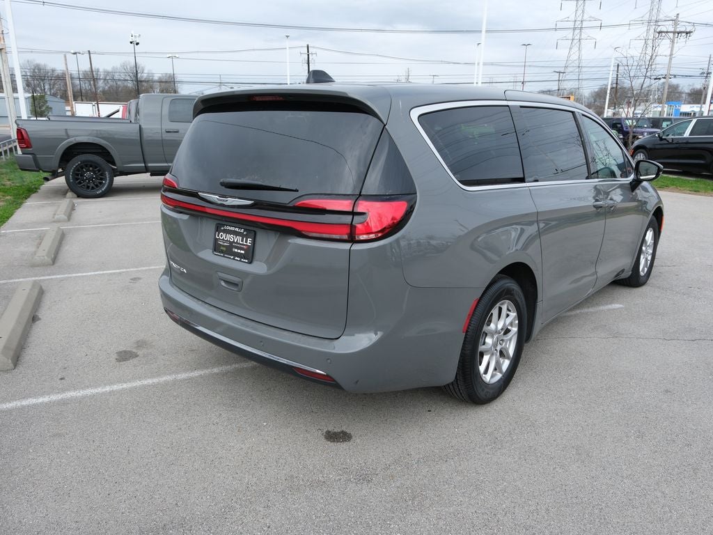 2025 Chrysler Pacifica Select