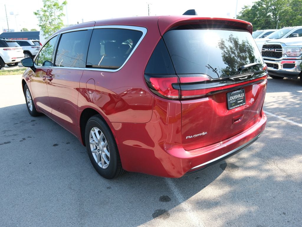 2027 Chrysler Pacifica Select