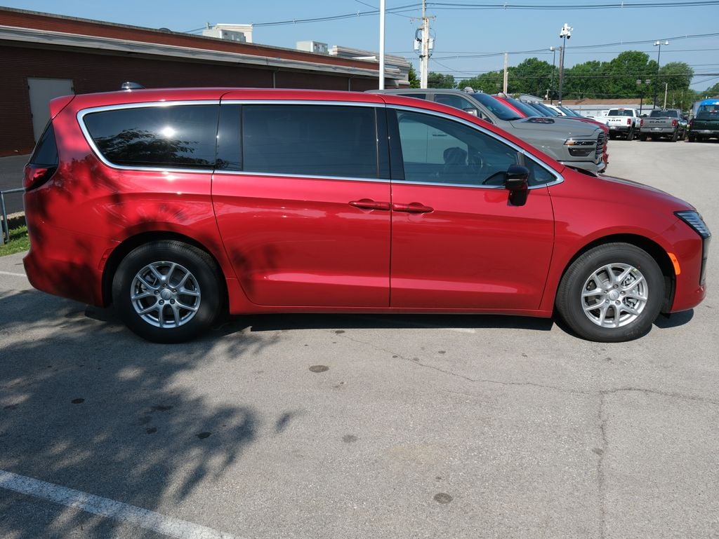 2027 Chrysler Pacifica Select
