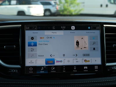 2027 Chrysler Pacifica Select