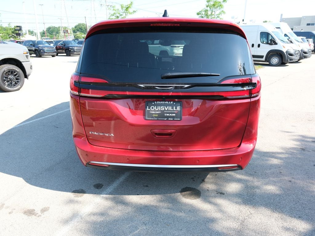 2027 Chrysler Pacifica Select