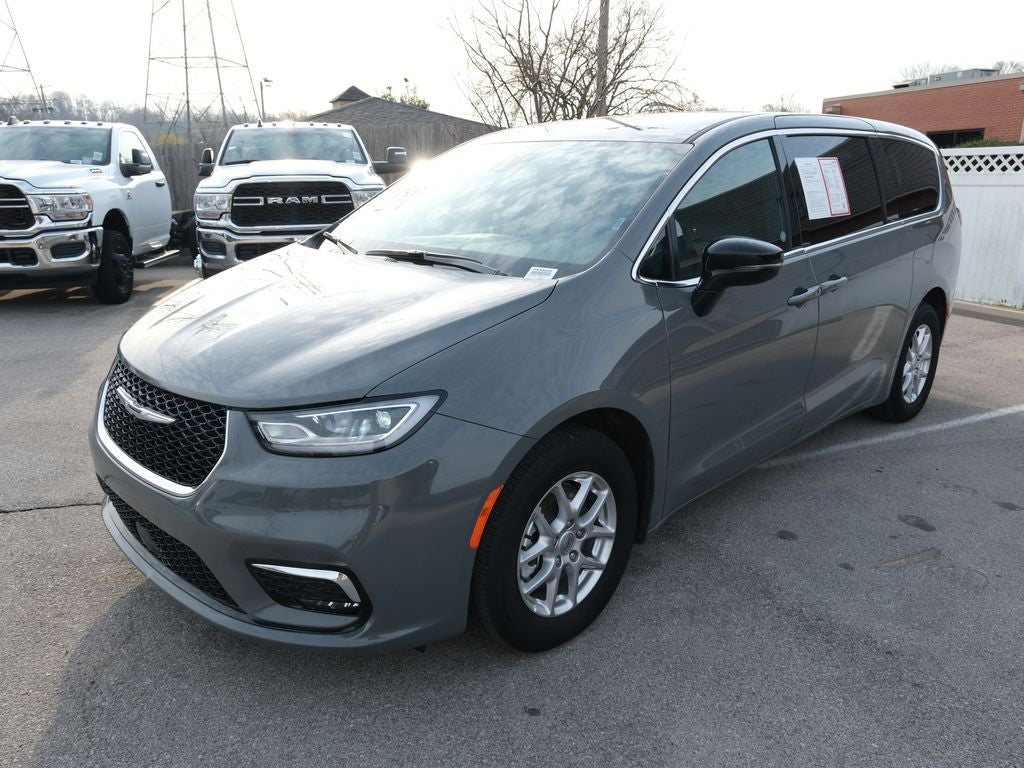 2025 Chrysler Pacifica Select