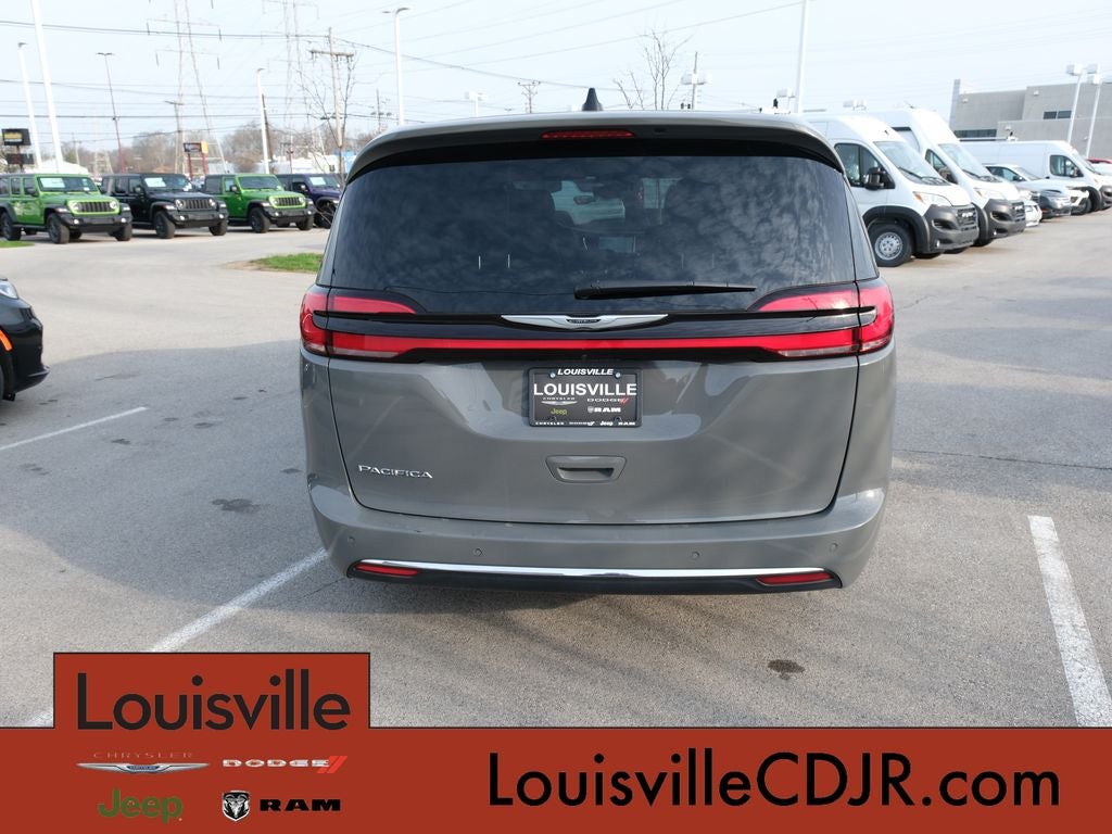 2025 Chrysler Pacifica Select