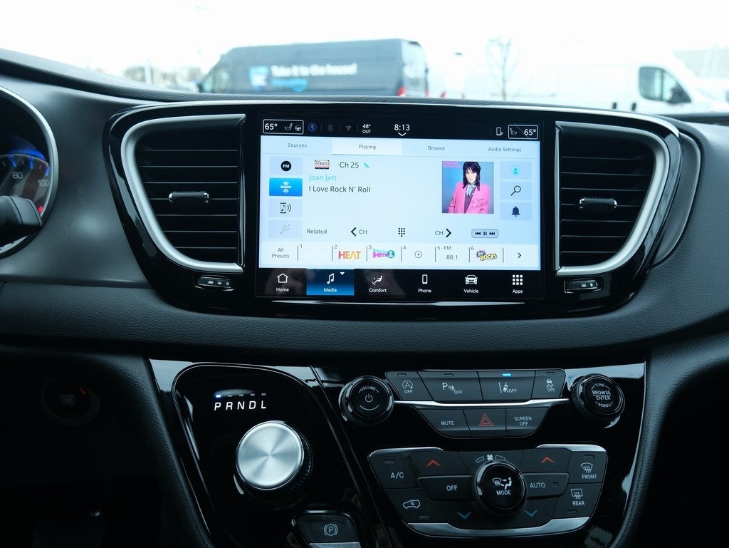 2026 Chrysler Voyager LX