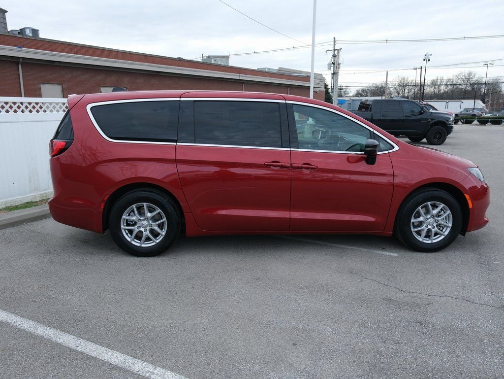 2026 Chrysler Voyager LX