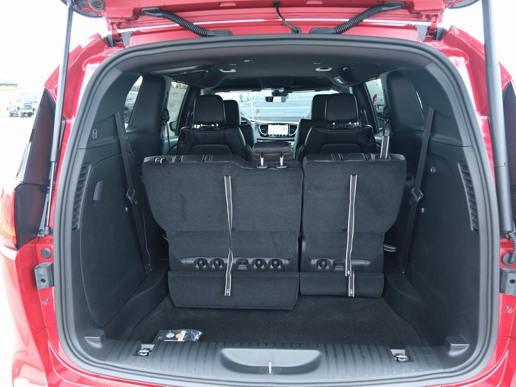 2026 Chrysler Voyager LX