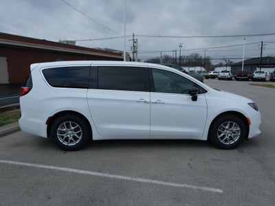 2026 Chrysler Voyager LX