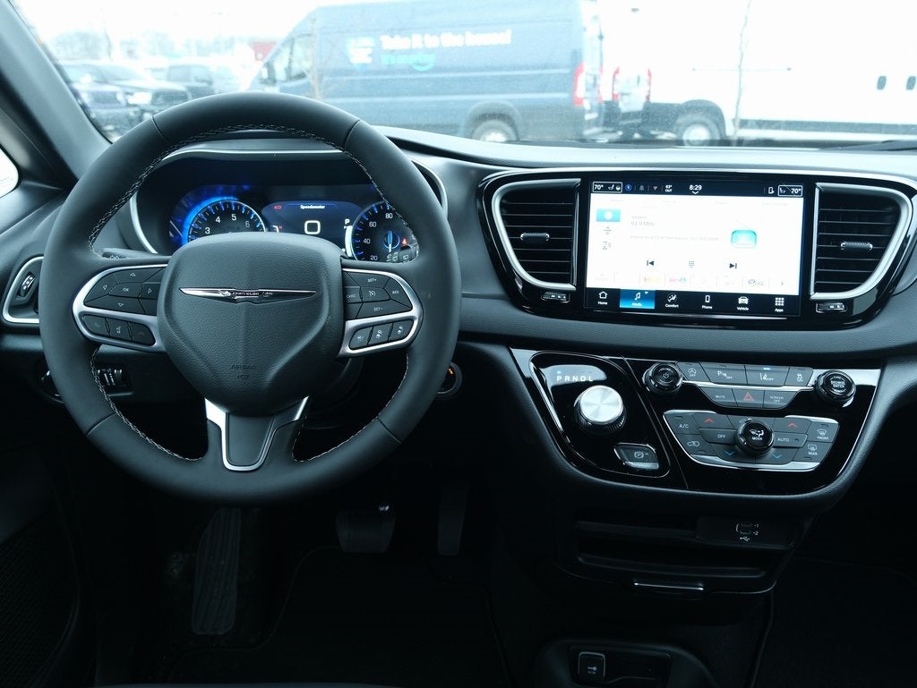 2026 Chrysler Voyager LX